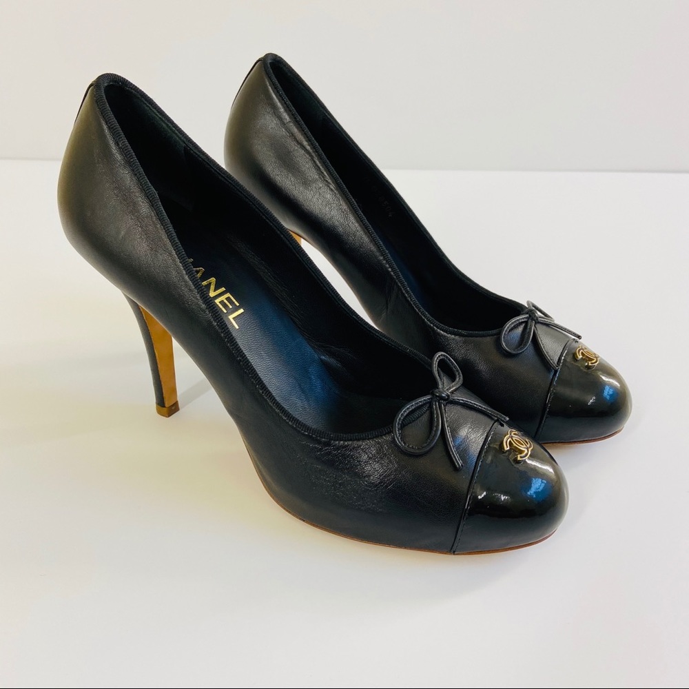 Chanel Leather Cap Toe Pumps 39.5